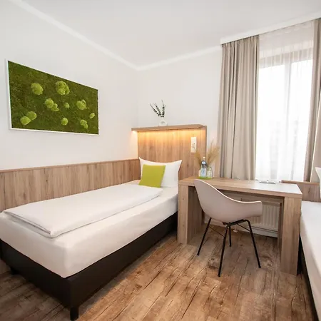 Perlach Allee By Blattl Otel Münih