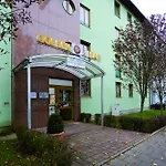 Perlach Allee By Blattl מלון 3*