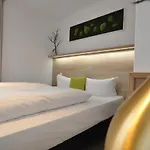 Perlach Allee By Blattl מלון 3*